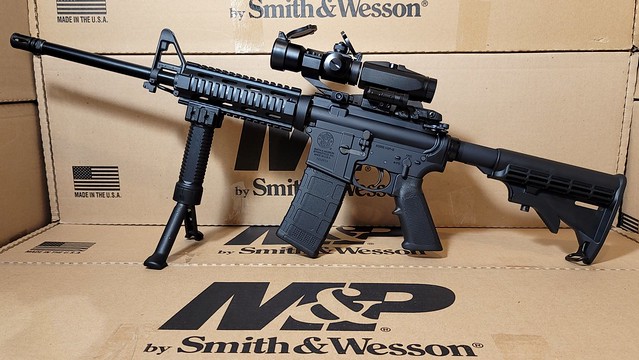 Smith & Wesson M&P 15 Sport 2 with Tacfire Red Dot Sight